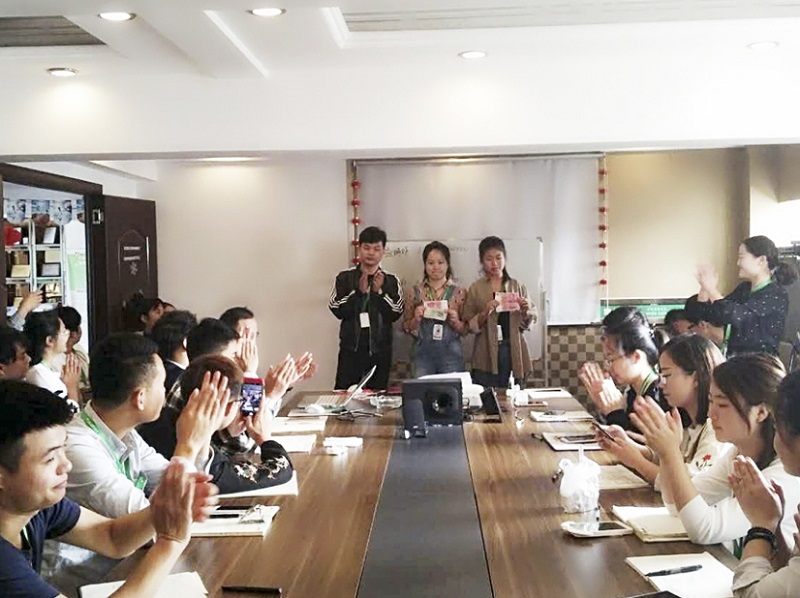 【塔孜頭條】對不起，今天早會我們又發(fā)錢了！